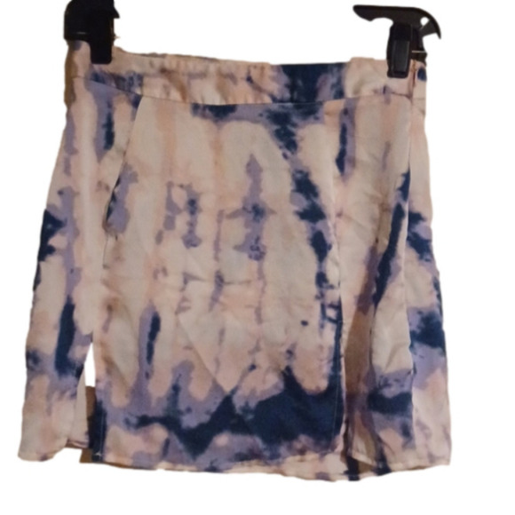 MISGUIDED dyed ? Mini skirt. Very lightweight.  Size 4. Good used condition. - Picture 1 of 12